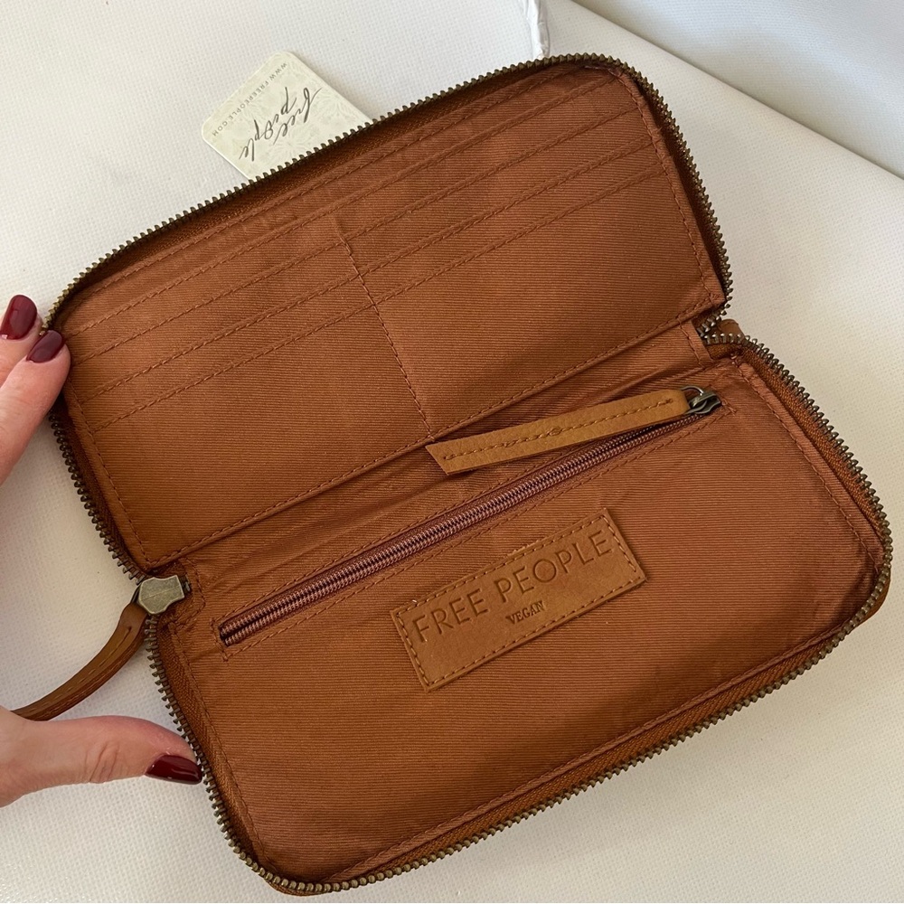 Free People Brown Vegan Wallet NWT - Picture 4 of 8